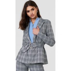 Marynarki i żakiety damskie: NA-KD Trend Marynarka w kratkę z paskiem – Multicolor