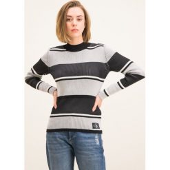 Golf Calvin Klein Jeans J20J212959. Szare swetry damskie Calvin Klein Jeans, m, bez wzorów, z elastanu, bez rękawów, bez kaptura. W wyprzedaży za 259,00 zł.