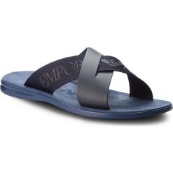 Klapki EMPORIO ARMANI - X4P081 XL421 A081 Night/Night/Night. Niebieskie klapki męskie Emporio Armani, bez wzorów, ze skóry. W wyprzedaży za 499,00 zł.