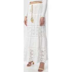 Biała Spódnica Corraemora. Białe spódniczki damskie Born2be, s, z haftami, boho, maxi, rozkloszowane. Za 119,99 zł.