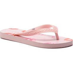 Japonki VERSACE JEANS - E0VTBSQ1 70961 400. Różowe klapki damskie Versace Jeans, bez wzorów, z jeansu, bez obcasa. W wyprzedaży za 129,00 zł.