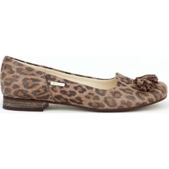 Klasyczne balerinki z frędzlami - skóra naturalna - model 009 - kolor panterka. Szare baleriny damskie Zapato, bez wzorów, ze skóry, eleganckie, na niskim obcasie, na obcasie. W wyprzedaży za 173,40 zł.