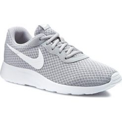Buty NIKE - Tanjun 812654 010 Wolf Grey/White. Szare buty sportowe męskie Nike, z materiału, na sznurówki, trekkingowe, nike tanjun. Za 249,00 zł.