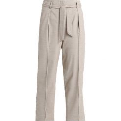 Someday. CANDIDA COSY Spodnie materiałowe beige. Brązowe spodnie damskie marki someday., bez wzorów, z elastanu. Za 419,00 zł.