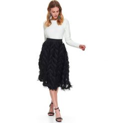 Sweter długi rękaw damski luźny. Białe swetry damskie Top Secret, na wiosnę, bez wzorów, eleganckie, z długim rękawem, długie, bez kaptura. W wyprzedaży za 79,99 zł.