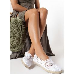 Białe Espadryle Satisfyinglys. Białe espadryle damskie Born2be, bez wzorów, bez obcasa. W wyprzedaży za 44,99 zł.