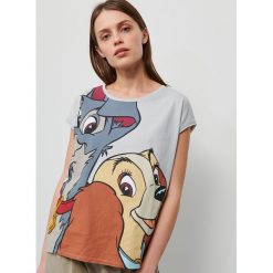 T-shirt Zakochany kundel - Jasny szary. Szare t-shirty damskie Reserved, s, bez wzorów, bez kołnierzyka. Za 49,99 zł.