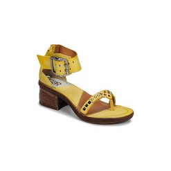 Sandały Airstep / A.S.98 KENYA. Żółte sandały damskie marki Airstep / A.S.98, bez wzorów, bez obcasa, bez zapięcia. Za 749,00 zł.