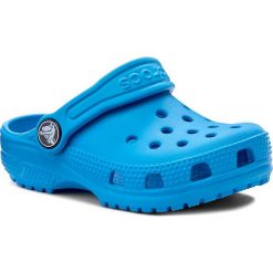 Klapki CROCS - Classic Clog K 204536 Ocean. Niebieskie sandały chłopięce Crocs. W wyprzedaży za 99,00 zł.