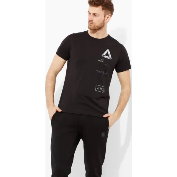 Reebok Koszulka Ss Speedwick Graphic Tee , czarny, rozmiar M. Czarne koszulki męskie Reebok, m, bez wzorów, z poliesteru, bez kołnierzyka, bez rękawów. W wyprzedaży za 69,99 zł.