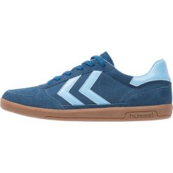 Hummel VICTORY Tenisówki i Trampki poseidon. Niebieskie trampki męskie Hummel, ze skóry ekologicznej. W wyprzedaży za 239,25 zł.