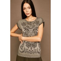 Medicine - T-shirt by Paulina Czak. Szare bluzki damskie MEDICINE, s, z nadrukiem, z bawełny, casualowe, z okrągłym kołnierzem. Za 59,90 zł.