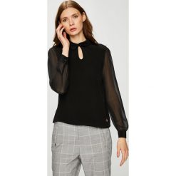 Trussardi Jeans - Bluzka. Czarne bluzki damskie Trussardi Jeans, bez wzorów, z poliesteru, casualowe, z włoskim kołnierzykiem, bez rękawów. W wyprzedaży za 269,90 zł.