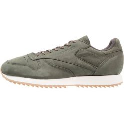 Reebok Classic CL LEATHER RIPPLE WP Tenisówki i Trampki hunter green/urban grey. Zielone trampki męskie marki Reebok Classic, ze skóry. W wyprzedaży za 306,75 zł.