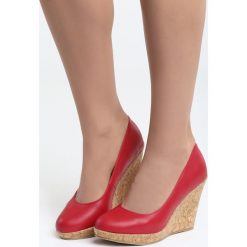 Czerwone Koturny Gotta Have it. Czerwone buty ślubne damskie marki Born2be, na wysokim obcasie, na koturnie. Za 89,99 zł.
