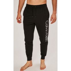Calvin Klein Underwear - Spodnie piżamowe. Szare piżamy męskie marki Calvin Klein Underwear, l, z nadrukiem, z bawełny. W wyprzedaży za 199,90 zł.