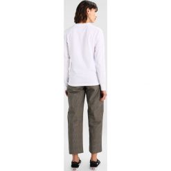 Bluzki asymetryczne: Wood Wood HALLI LONG SLEEVE Bluzka z długim rękawem bright white