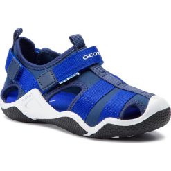 Sandały GEOX - J Wader A J9230A 01554 C4226 S Navy/Royal. Niebieskie sandały chłopięce Geox, ze skóry ekologicznej, bez zapięcia. W wyprzedaży za 159,00 zł.