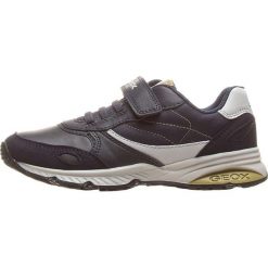 Sneakersy "Bernie" w kolorze granatowym. Niebieskie trampki chłopięce marki geox kids, z gumy. W wyprzedaży za 125,95 zł.