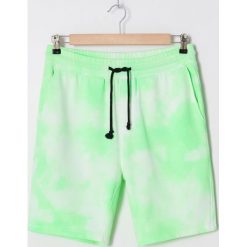 Szorty tie-dye - Wielobarwny. Spodenki i szorty męskie House, s, bez wzorów. W wyprzedaży za 39,99 zł.