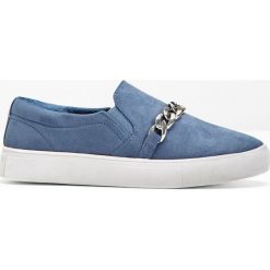 Buty wsuwane bonprix niebieski dżins. Niebieskie baleriny damskie marki bonprix, bez wzorów, bez obcasa, na płaskiej podeszwie. Za 89,99 zł.