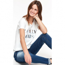 T-SHIRT KRÓTKI RĘKAW DAMSKI Z NADRUKIEM. Szare t-shirty damskie Top Secret, z nadrukiem. Za 39,99 zł.
