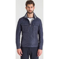 GRANATOWA KURTKA JOOP. Niebieskie płaszcze męskie JOOP! Jeans, m, w paski, bez kaptura. Za 649,50 zł.