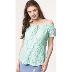 Miętowa Bluzka Rushing. Zielone bluzki damskie Born2be, na imprezę, xl, bez wzorów, z koronki, bez kołnierzyka, z krótkim rękawem. Za 39,99 zł.