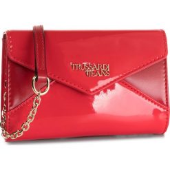 Torebka TRUSSARDI JEANS - Clutch Patent 75B00763 R150. Czerwone torebki klasyczne damskie Trussardi Jeans, bez wzorów, z jeansu, eleganckie, bez dodatków. Za 429,00 zł.