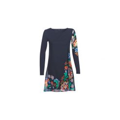 Sukienki krótkie Desigual UTHA. Szare sukienki damskie Desigual, bez wzorów, bez kołnierzyka, z krótkim rękawem, krótkie, mini. Za 351,20 zł.