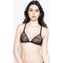 Gossard - Biustonosz BLACK GLOSSIES LACE FRONT FASTENIN. Czarne biustonosze koronkowe marki Gossard. W wyprzedaży za 79,90 zł.
