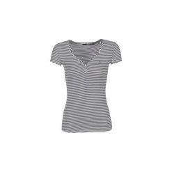 T-shirty z krótkim rękawem Guess SKKOLA. Białe t-shirty damskie Guess, s, bez wzorów, bez kołnierzyka. Za 179,00 zł.