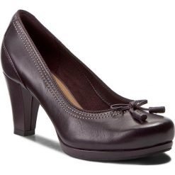 Półbuty CLARKS - Chorus Bombay 261290924 Aubergine Leather. Czerwone półbuty damskie Clarks, bez wzorów, ze skóry, bez obcasa, na obcasie, bez zapięcia. W wyprzedaży za 259,00 zł.