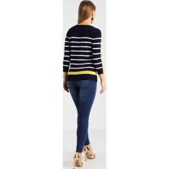 Swetry klasyczne damskie: Wallis Petite FLASH STRIPE Sweter navy