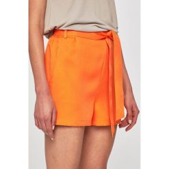 Answear - Szorty. Pomarańczowe szorty damskie ANSWEAR, s, bez wzorów, z elastanu, casualowe, z podwyższonym stanem. W wyprzedaży za 49,90 zł.