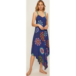 Desigual - Sukienka plażowa. Stroje kąpielowe damskie Desigual, na plażę, s, bez wzorów, z wiskozy, bez kołnierzyka, bez rękawów. W wyprzedaży za 279,90 zł.