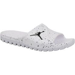 Jordan Super Fly Team Slide 716985-100 41 Białe. Białe kapcie męskie marki Jordan, z syntetyku. W wyprzedaży za 139,99 zł.