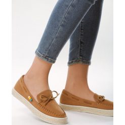 Camelowe Espadryle Ritic. Brązowe espadryle damskie Multu, bez wzorów, bez obcasa. Za 49,99 zł.