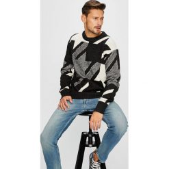 Tommy Hilfiger - Sweter. Czarne swetry męskie marki TOMMY HILFIGER, m, bez wzorów, z bawełny, z okrągłym kołnierzem, bez kaptura. W wyprzedaży za 399,90 zł.