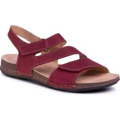Sandały GO SOFT - WI21-CORSA-04 Red. Czerwone klapki damskie GO SOFT, bez wzorów, ze skóry, bez obcasa. Za 99,99 zł.