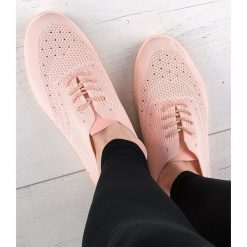 Buty sportowe damskie N/M BO-2 Różowe. Różowe buty sportowe damskie N/M, bez wzorów, z materiału, sportowe. Za 49,00 zł.