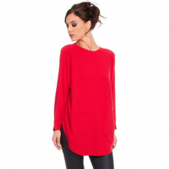 Sweter "Fiona" w kolorze czerwonym. Czerwone swetry klasyczne damskie marki Cosy Winter, s, ze splotem, z okrągłym kołnierzem. W wyprzedaży za 181,95 zł.