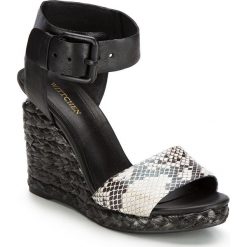 Buty damskie. Czerwone koturny damskie Wittchen, na wysokim obcasie, na koturnie, z paskami. W wyprzedaży za 199,90 zł.