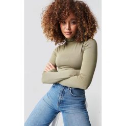 NA-KD Basic Top z golfem - Green. Zielone topy damskie marki NA-KD Basic, bez wzorów, z materiału, z golfem. Za 80,95 zł.
