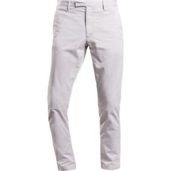 Spodnie męskie: Polo Ralph Lauren FLAT PANT Spodnie materiałowe silver smoke