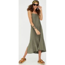 Sukienka midi z falbaną u dołu. Brązowe sukienki damskie Pull&Bear, bez wzorów, bez kołnierzyka, bez rękawów, midi. Za 96,90 zł.