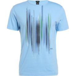 BOSS Green Tshirt z nadrukiem alaskan blue. Niebieskie koszulki polo męskie marki BOSS Green, m, z nadrukiem, z bawełny. Za 289,00 zł.