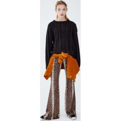 Sweter z warkoczami. Szare swetry klasyczne damskie marki Pull&Bear. Za 79,90 zł.
