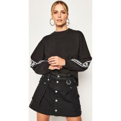 Bluza Karl Lagerfeld Rue St-Guillaume Logo 201W1852. Czarne bluzy damskie KARL LAGERFELD, l, bez wzorów, z bawełny, bez rękawów, bez kaptura. Za 789,00 zł.