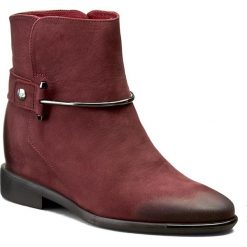 Botki CARINII - B3800 B73-000-PSK-B98. Czerwone botki damskie skórzane marki Carinii. W wyprzedaży za 289,00 zł.